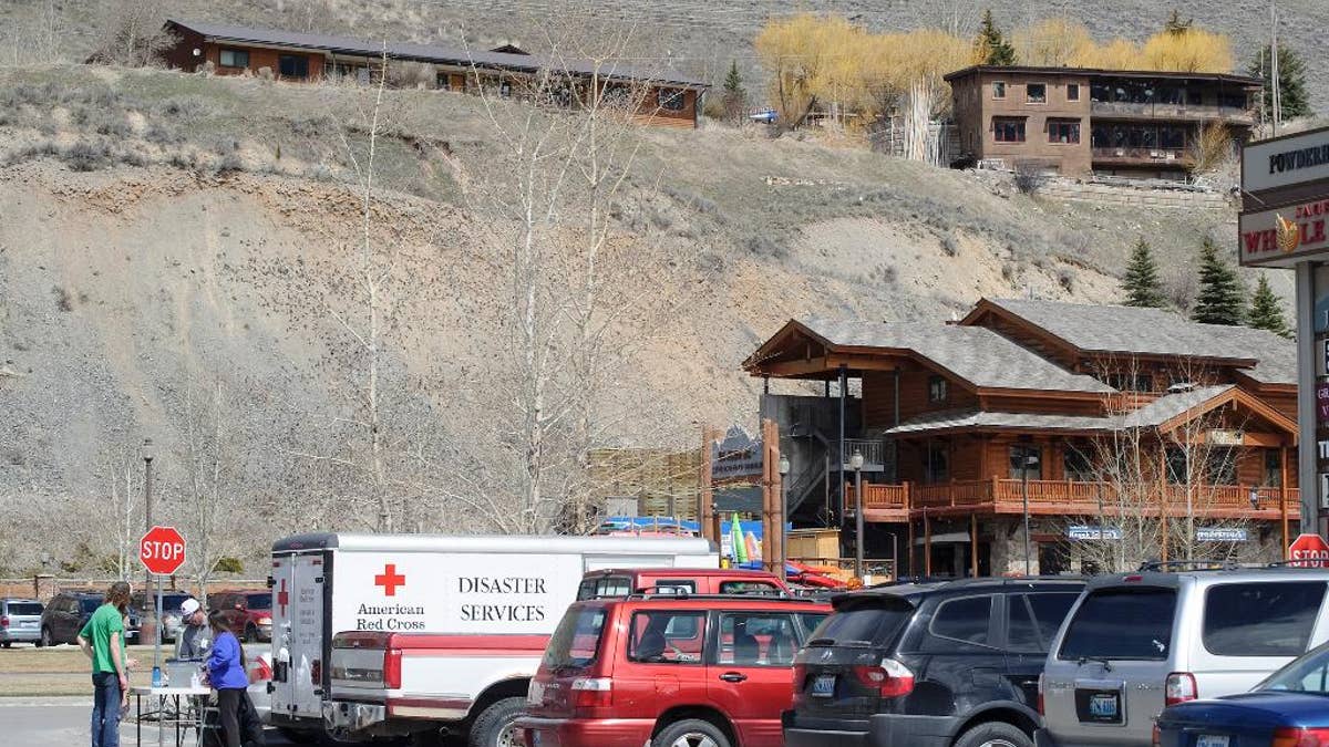 Longsor yang terjadi secara perlahan membuat para pengungsi di Jackson, Wyoming tetap waspada, dan tidak yakin kapan mereka akan kembali ke rumah