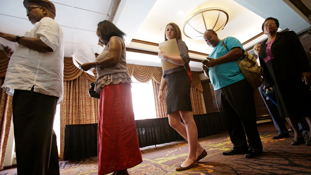 Tingkat pengangguran turun menjadi 6,1 persen di bulan Juni; Citra kerja untuk orang Latin lebih beragam