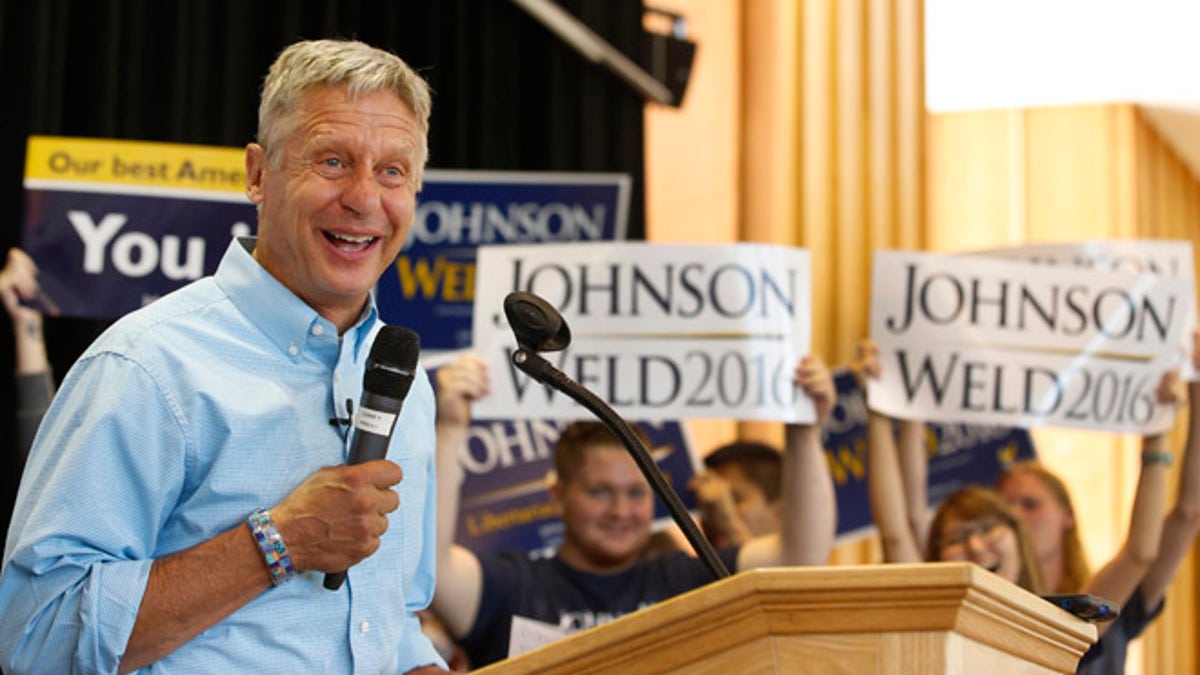 SALT LAKE CITY, UT - AUGUST 6: Libertarian presidential candidate Gary Johnson talks to a crowd of supporters at a rally on August 6, 2015 in Salt Lake City, Utah. Johnson has spent the day campaigning in Salt Lake City, the home town of former republican presidential candidate Mitt Romney. (Photo by George Frey/Getty Images)