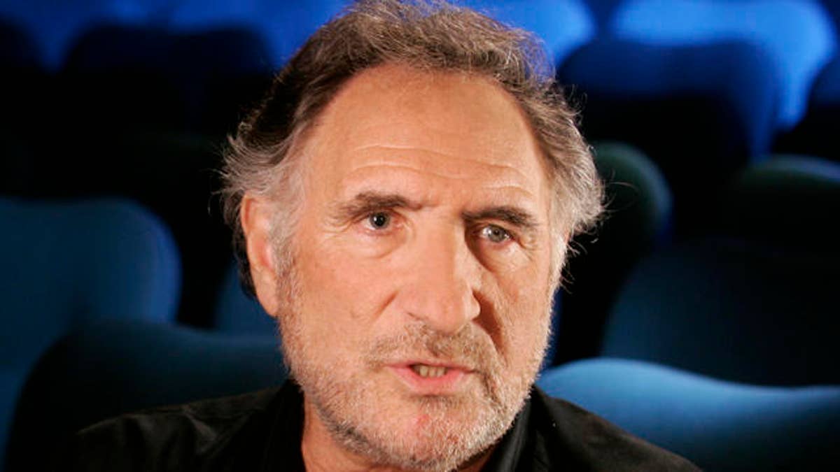 Judd Hirsch is interviewed before a group portrait session of approximately 100 Tony Award-winning actors, Thursday, June 1, 2006, at the Shubert Theatre in New York. The photo was taken to celebrate the 60th Anniversary of the Tony Awards which will be held this year at Radio City Music Hall on Sunday, June 11. (AP Photo/Diane Bondareff)