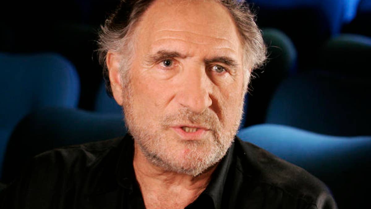 Judd Hirsch is interviewed before a group portrait session of approximately 100 Tony Award-winning actors, Thursday, June 1, 2006, at the Shubert Theatre in New York. The photo was taken to celebrate the 60th Anniversary of the Tony Awards which will be held this year at Radio City Music Hall on Sunday, June 11. (AP Photo/Diane Bondareff)