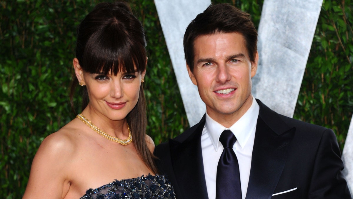 WEST HOLLYWOOD, CA - FEBRUARY 26:  Actress Katie Holmes (L) and actor Tom Cruise arrives at the 2012 Vanity Fair Oscar Party hosted by Graydon Carter at Sunset Tower on February 26, 2012 in West Hollywood, California.  (Photo by Alberto E. Rodriguez/Getty Images)