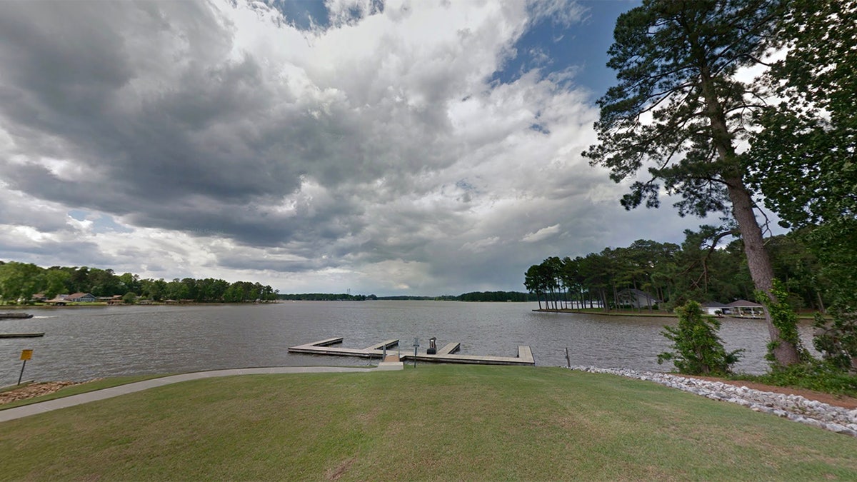 a5c80531-Lake Sinclair  Georgia Google street view