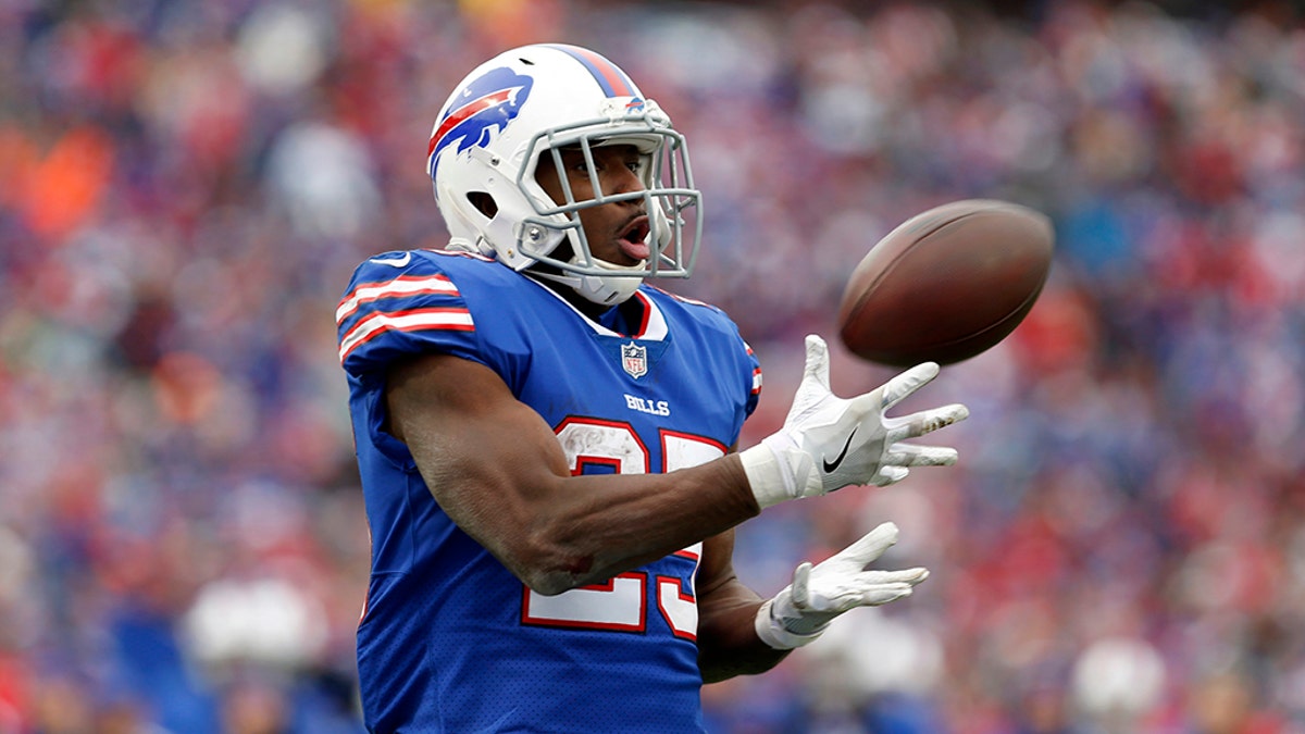 Dec 17, 2017; Orchard Park, NY, USA; Buffalo Bills running back LeSean McCoy (25) catches a pass for a touchdown during the first half against the Miami Dolphins at New Era Field. Mandatory Credit: Timothy T. Ludwig-USA TODAY Sports - 10483561