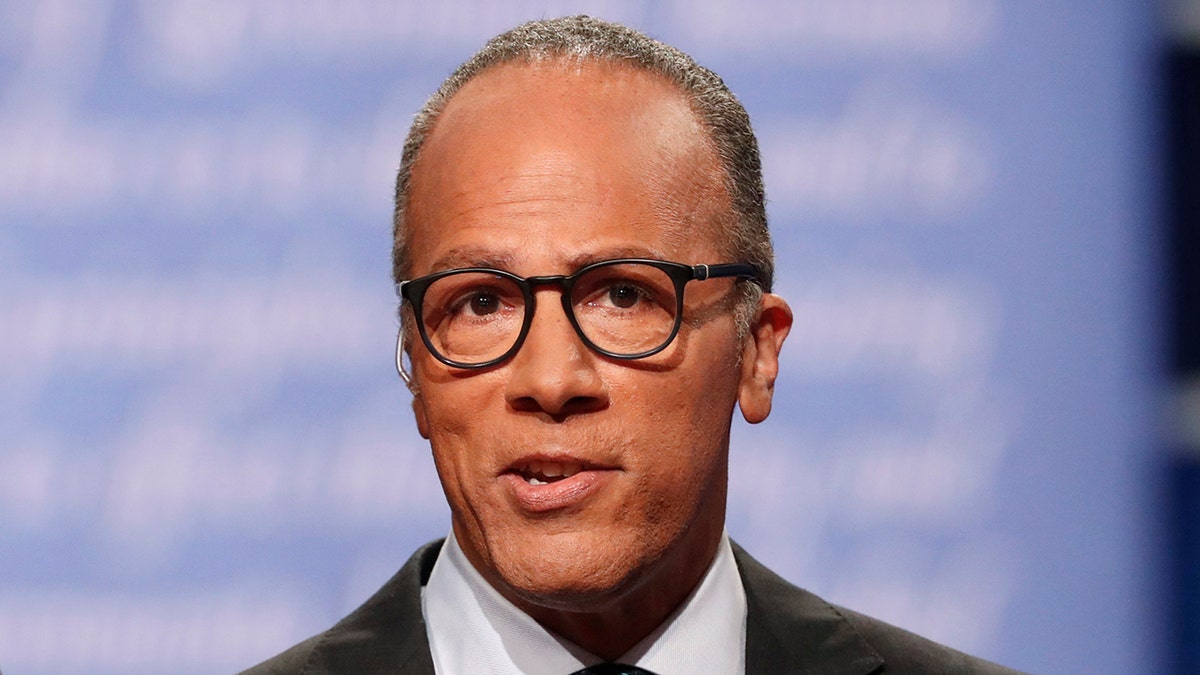 Debate host Lester Holt speaks to the audience before the start of the first debate between Republican U.S. presidential nominee Donald Trump and Democratic U.S. presidential nominee Hillary Clinton at Hofstra University in Hempstead, New York, U.S., September 26, 2016. REUTERS/Mike Segar  - HT1EC9R02UH4G