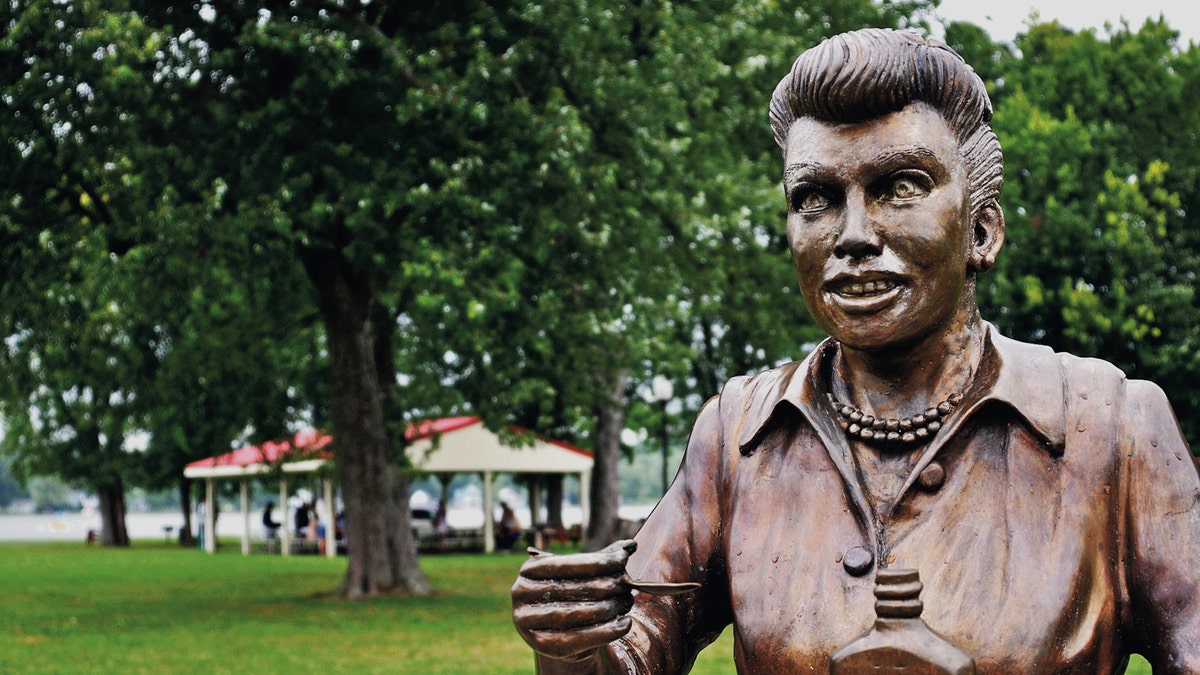 Lucille-Ball-Hometown-Statue