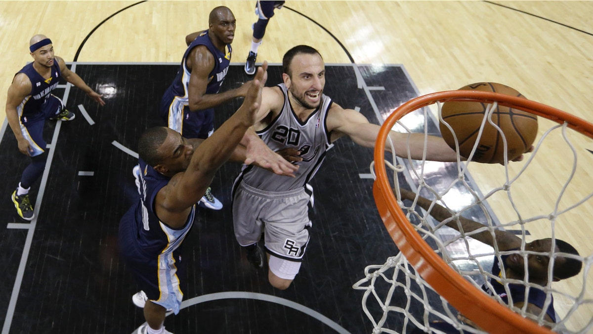 70b32018-Grizzlies Spurs Basketball