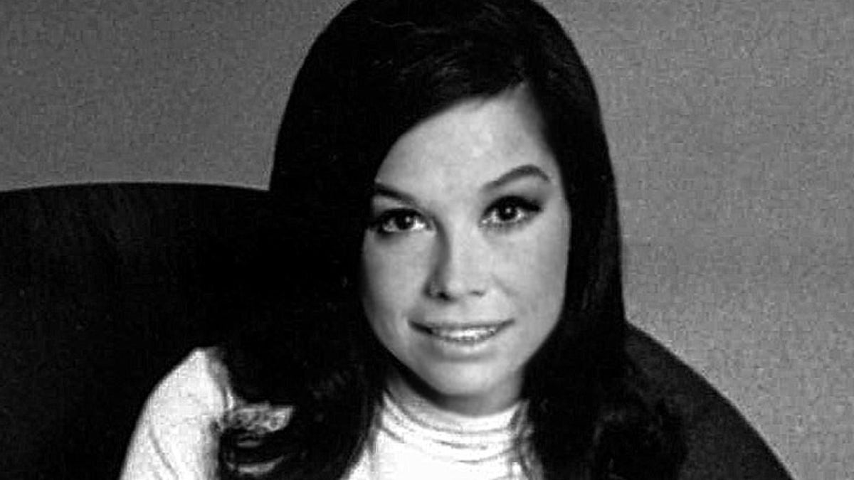 Mary Tyler Moore was born on December 9, 1936, and passed away on January 25, 2017.