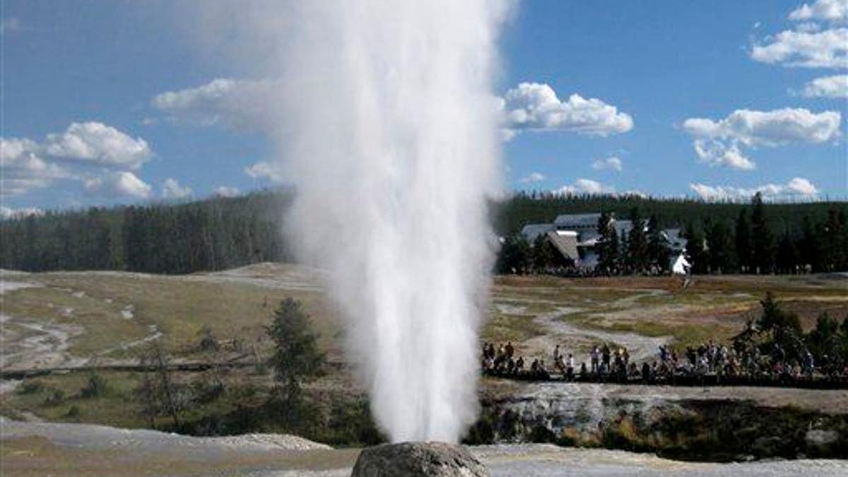 c91fcc5c-Travel Trip Yellowstone Trip