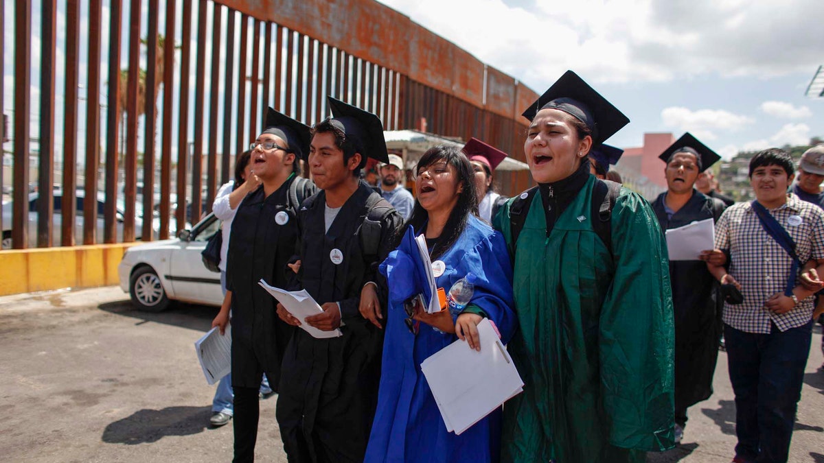 8a7ec7e5-Mexico US Immigrant Youth
