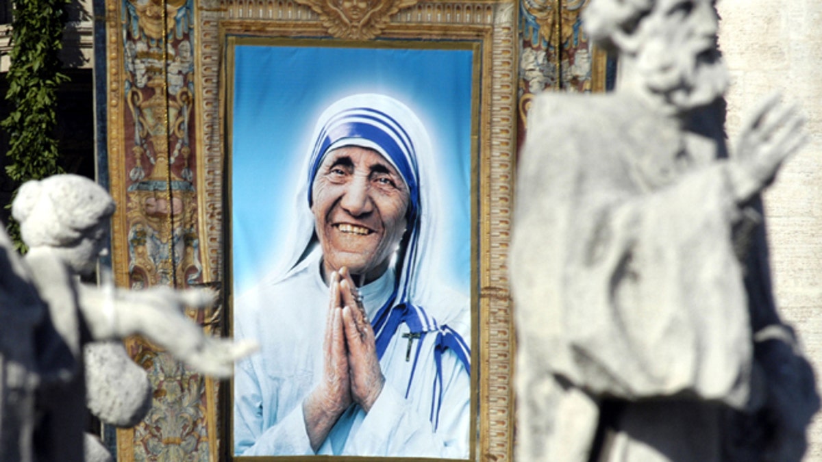 VATICAN CITY - OCTOBER 19: A tapestry depicting Mother Teresa framed by the statues of St. Peter's Colonnade during the beatification ceremony led by Pope John Paul II October 19, 2003 in Vatican City, Italy. Mother Teresa won the Nobel Peace Prize in 1979 for all of her charity work. She died in 1997. (Photo by Franco Origlia/Getty Images)