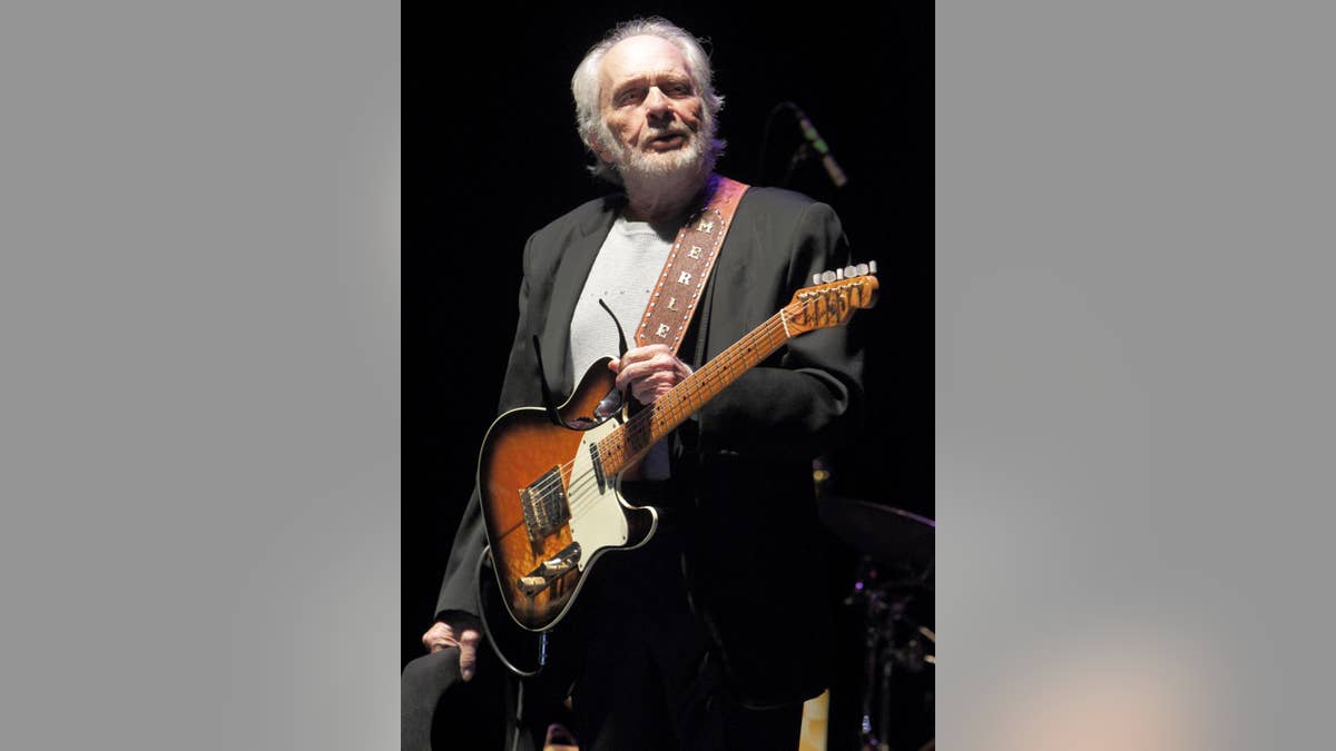 Tur berbicara Merle Haggard, diagnosis kanker 2008