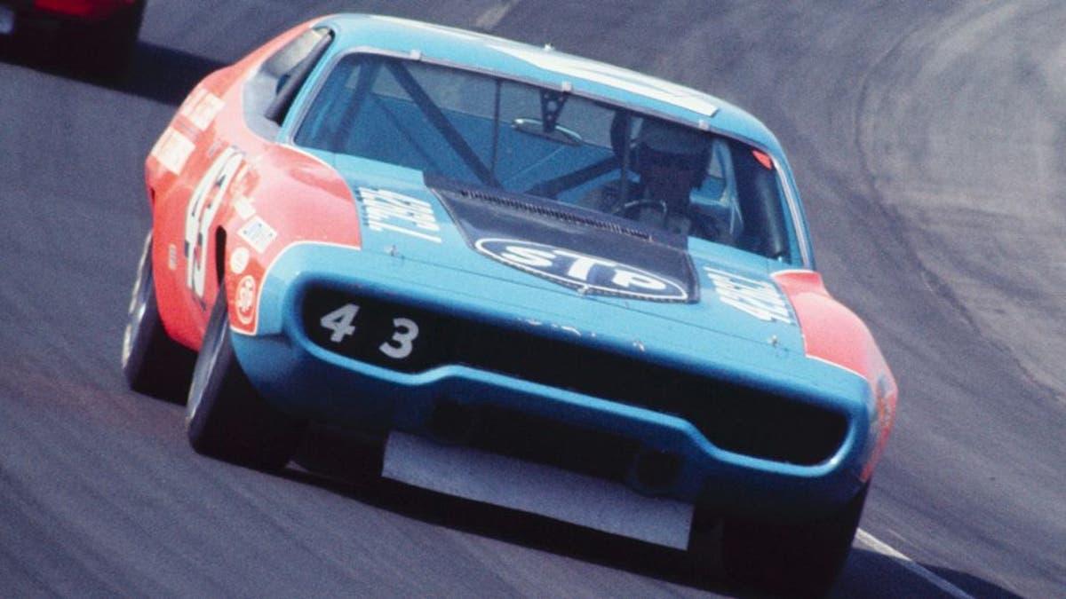 NASCAR-165569693.vresize.940.529.hi-bf891aff8137f410VgnVCM100000d7c1a8c0____.jpg?ve=1&tl=1