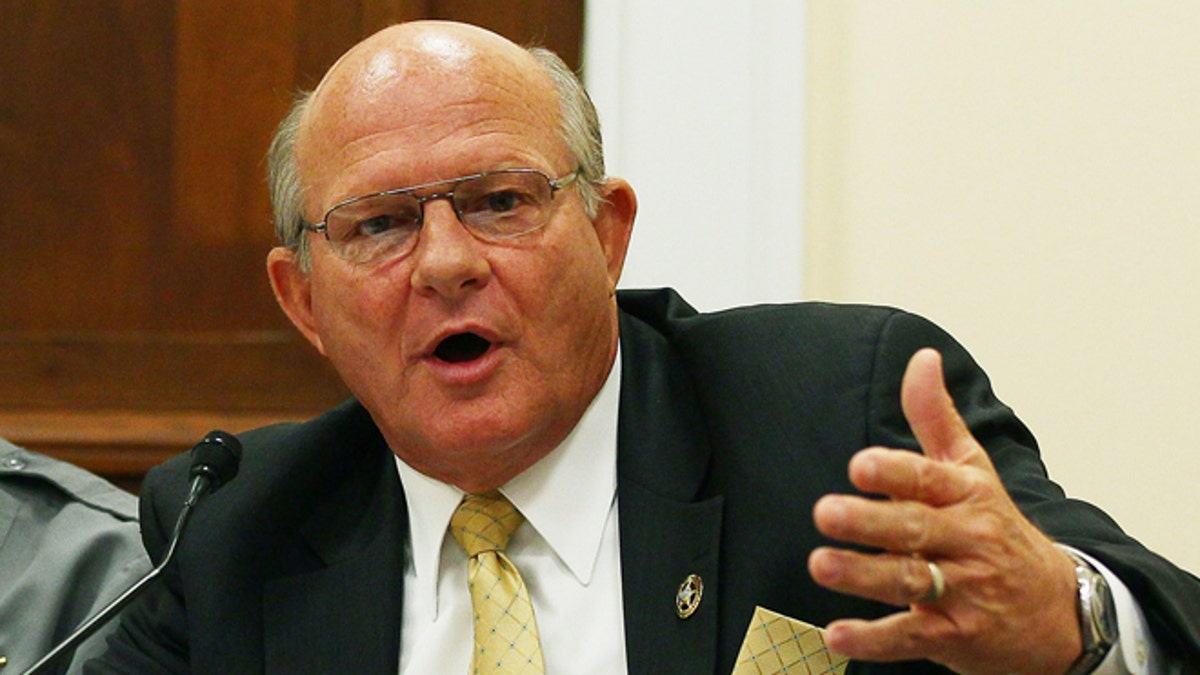 129199077MW002_HOUSE_IMMIGR