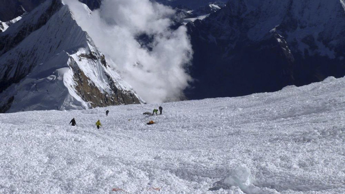 71a542d5-Nepal Avalanche