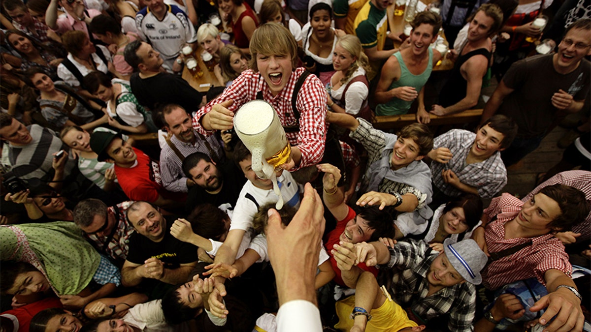Revellers scuffle for the first free beer in the traditional 1-litre beer mug at the opening of the World's biggest beer fest, the Munich Oktoberfest, at the Theresienwiese in Munich, September 17, 2011. The world's biggest beer fest runs until October 3. REUTERS/Kai Pfaffenbach (GERMANY - Tags: SOCIETY ENTERTAINMENT TPX IMAGES OF THE DAY) - BM2E79H108V01