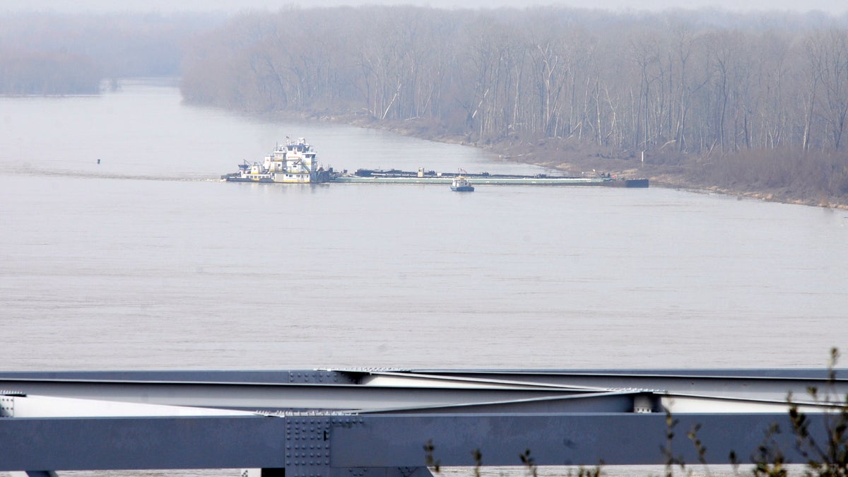 162c82ea-Oil Barges Hit Bridge