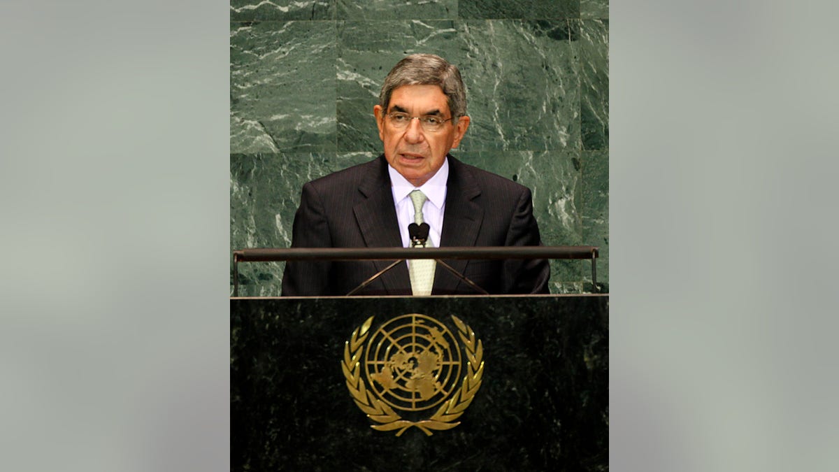 NEW YORK - SEPTEMBER 24:  Oscar Arias, President of Costa Rica, addresses the United Nations General Assembly at the U.N. headquarters on September 24, 2009 in New York City. This is the 64th session of the United Nations General Assembly featuring leaders from over 120 countries.  (Photo by Michael Nagle/Getty Images)