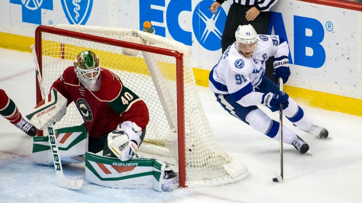 Dubnyk melakukan 31 tembakan untuk penutupan kedua saat Wild mengalahkan Lightning