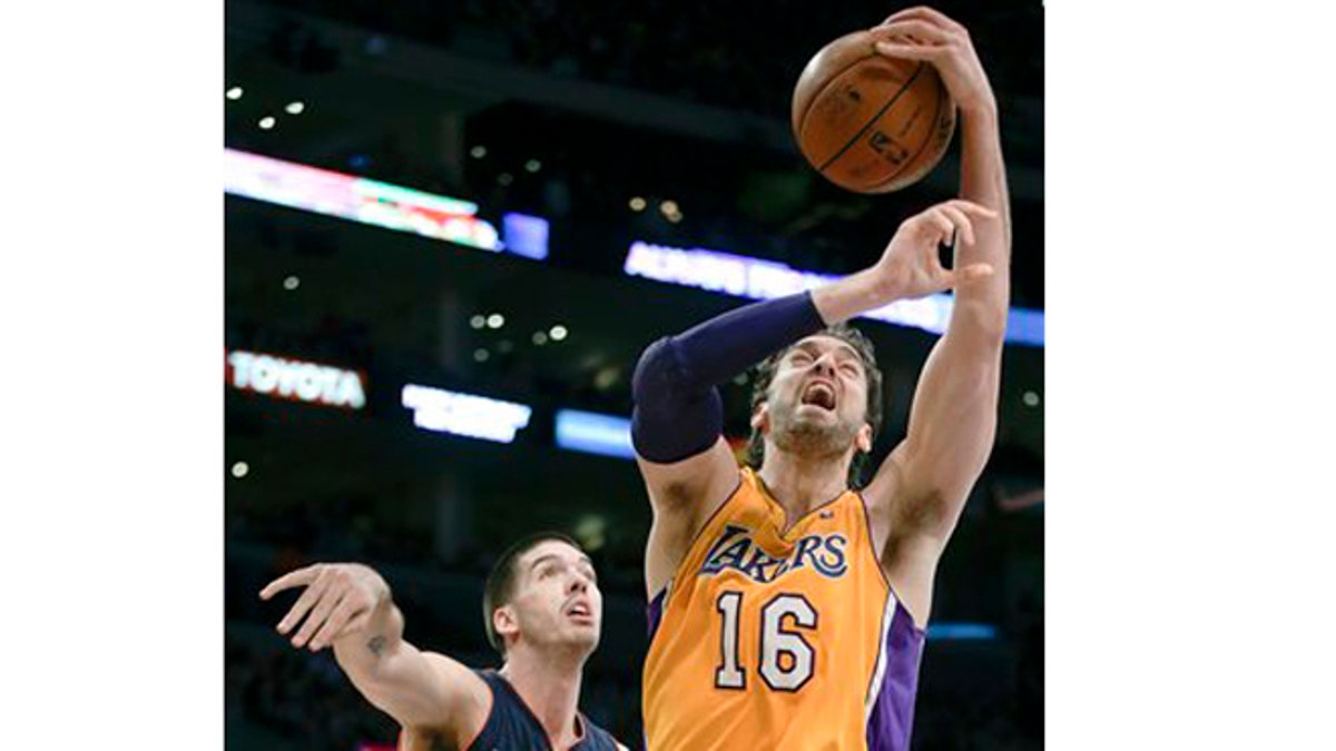 8d730e41-Bobcats Lakers Basketball