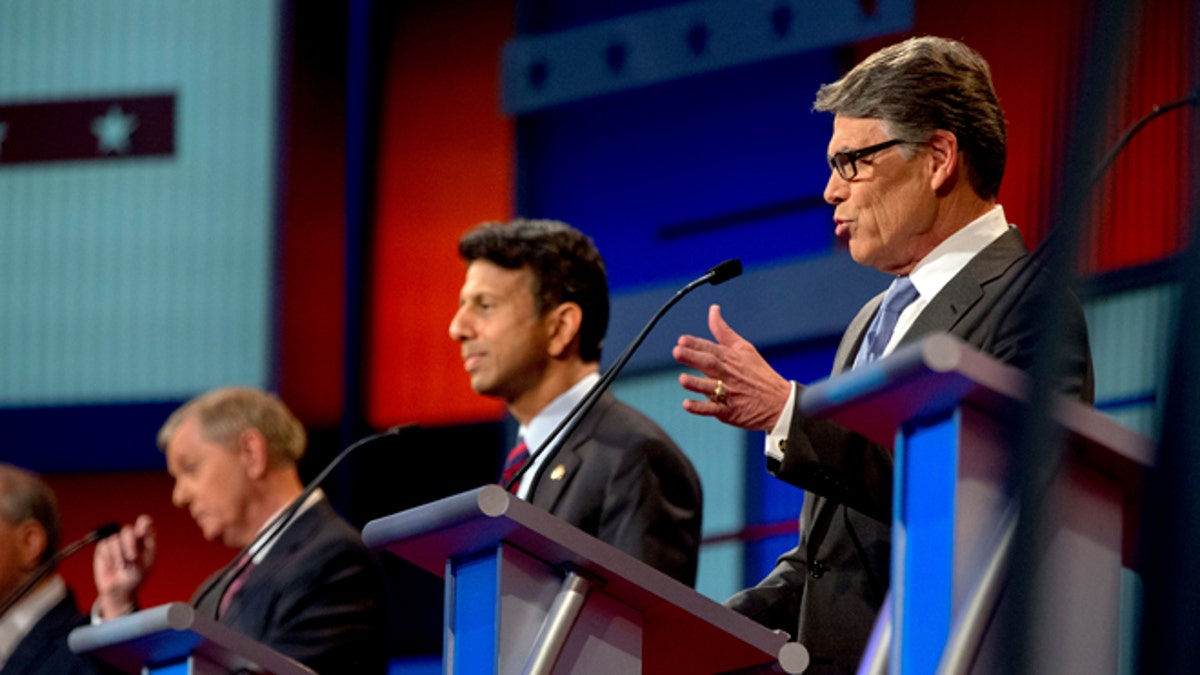 Dalam pra-debat, Rick Perry berjanji akan mengamankan perbatasan dan memperluas pagar