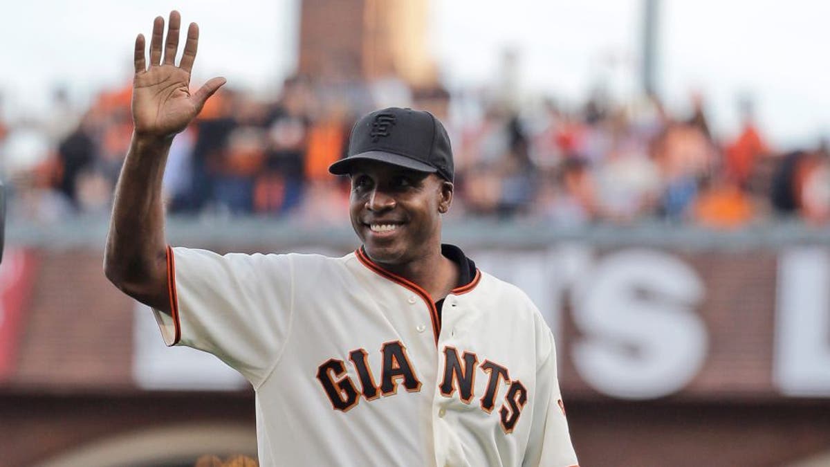 Former San Francisco Giant Barry Bonds throws out the ceremonial first pitch before Game 4 of the National League baseball championship series between the San Francisco Giants and the St. Louis Cardinals Wednesday, Oct. 15, 2014, in San Francisco. (AP Photo/Jeff Roberson)