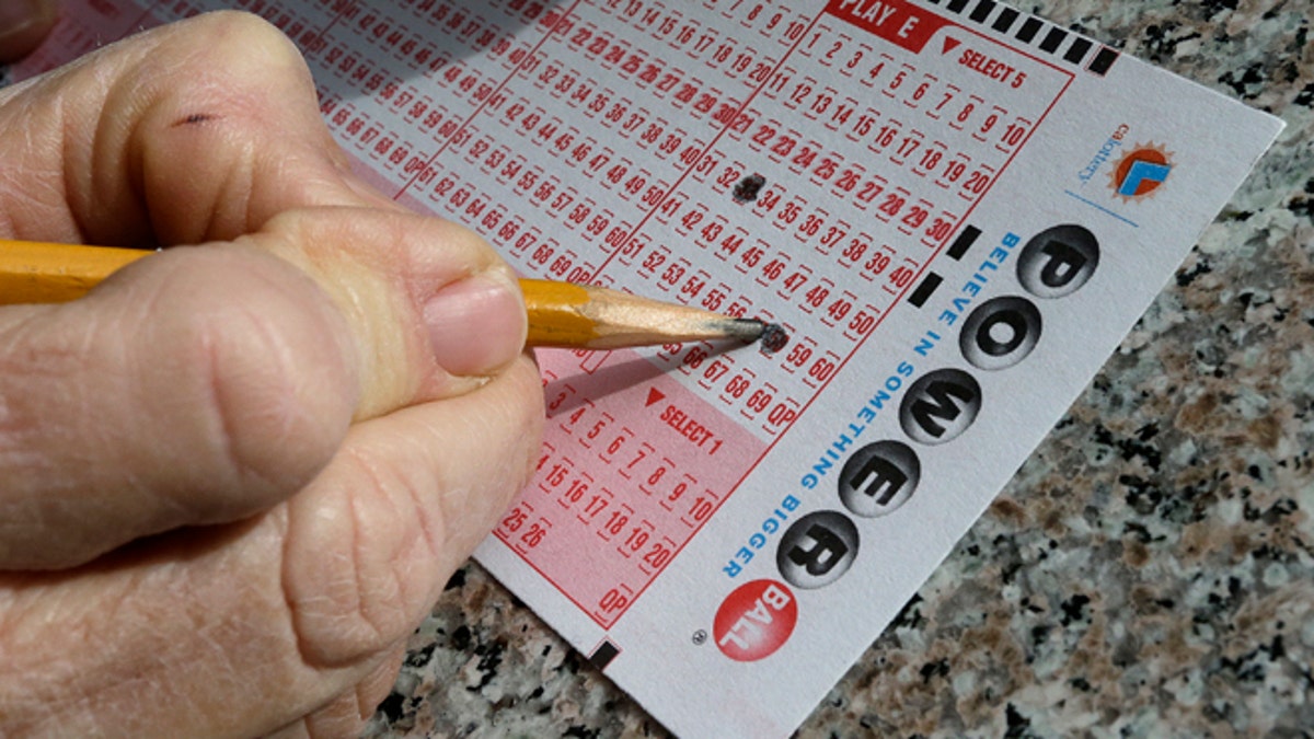 Hand fills in Powerball numbers
