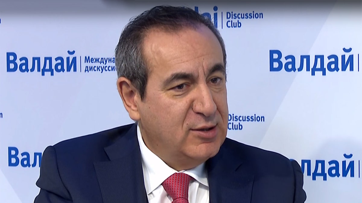 Professor Joseph Mifsud speaks about work energy market trends.  Valdai discussion club. Nov 5 2016