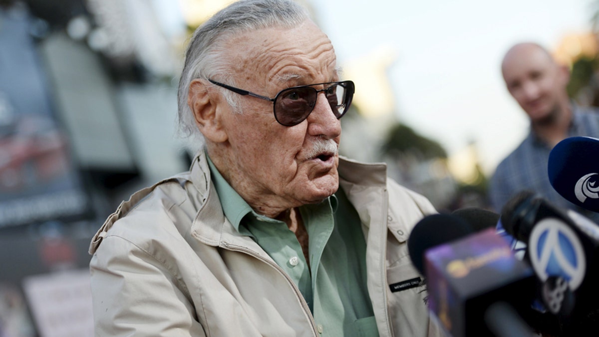 Mantan asistennya menggugat Stan Lee atas pelecehan mental yang ‘parah’