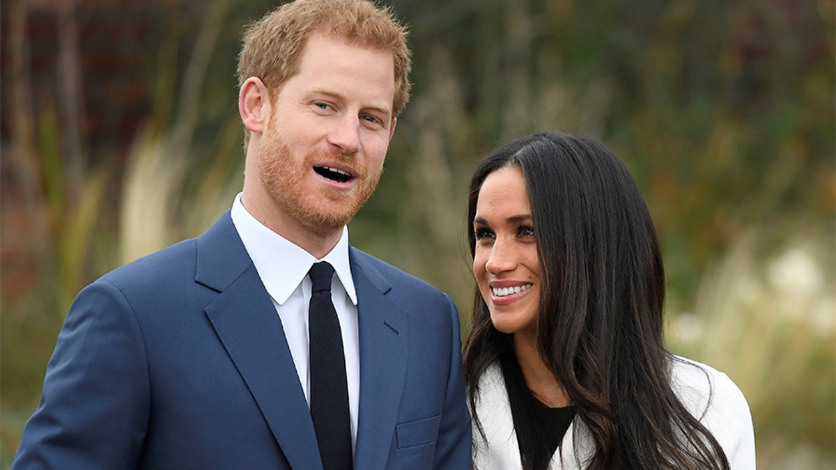 Britain's Prince Harry poses with Meghan Markle in the Sunken Garden of Kensington Palace, London, Britain, November 27, 2017. REUTERS/Toby Melville - RC1D3432FED0