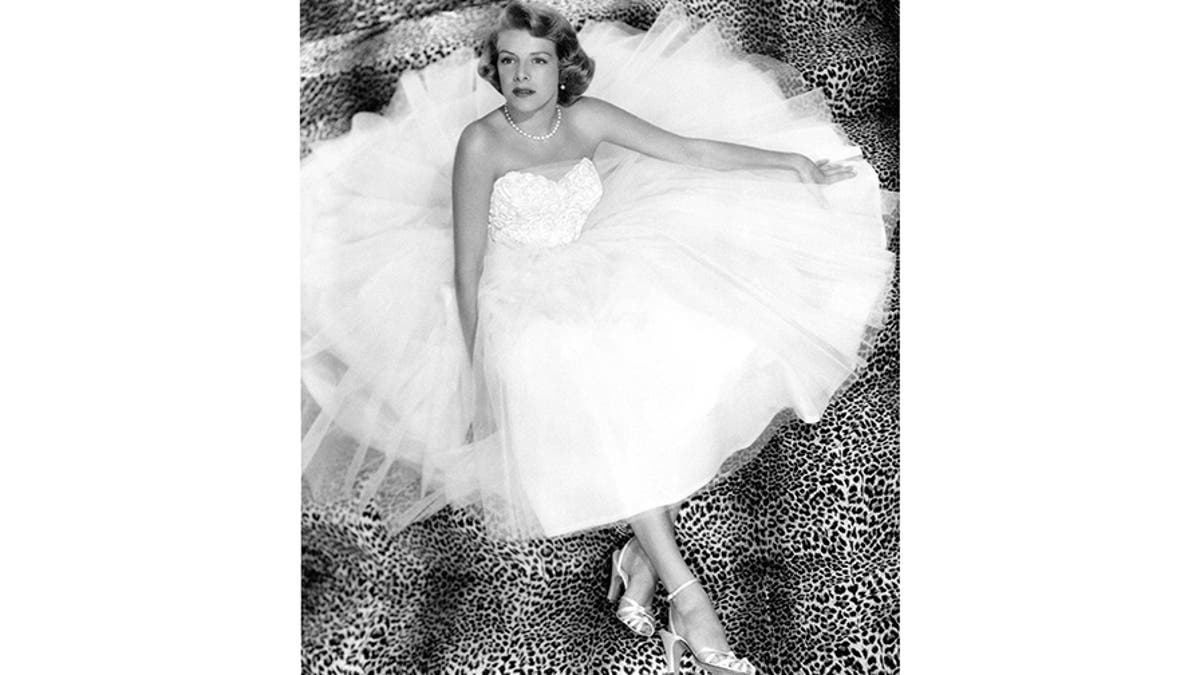 - UNDATED FILE PHOTO - Singer Rosemary Clooney, who signed her first recording contract in 1949, died June 29, 2002 in her Beverly Hills home due to complications from lung cancer, according to an announcement from her publicist. She was 74. Clooney is shown in this undated file photograph. Funeral services are scheduled for July 5, 2002 in her hometown of Maysville, Kentucky. ? ONLY? SALES - PBEAHUKQYAY