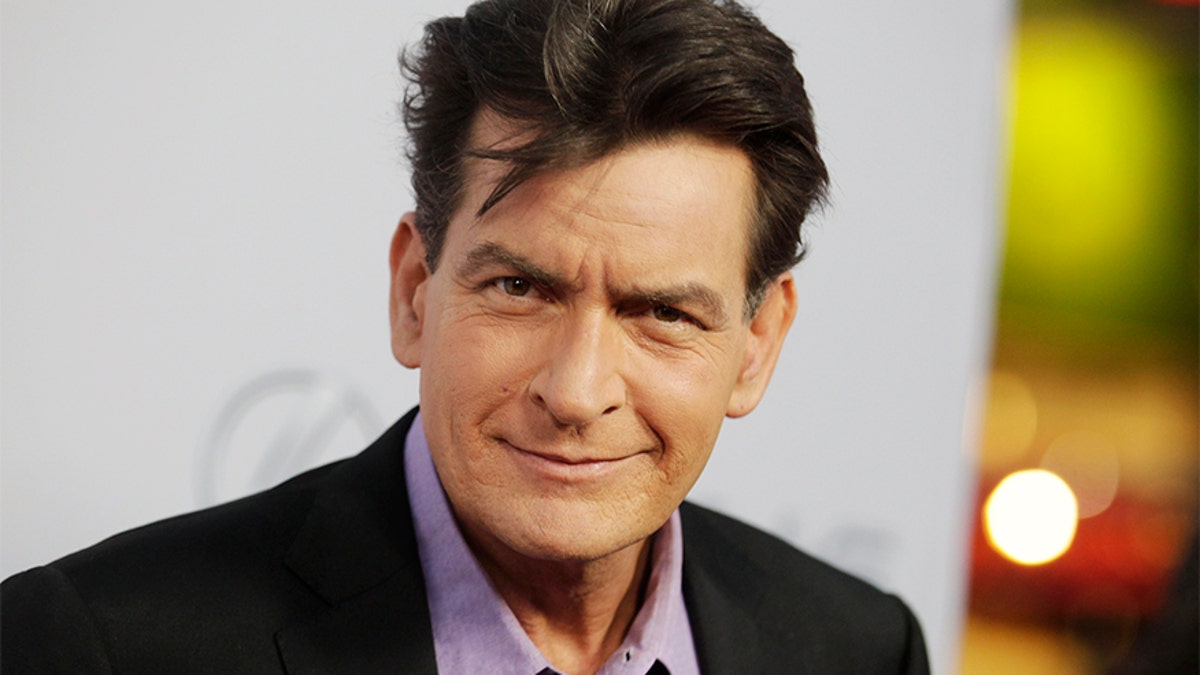 Cast member Charlie Sheen poses at the premiere of his new film "Scary Movie 5" in Hollywood April 11, 2013.REUTERS/Fred Prouser (UNITED STATES - Tags: ENTERTAINMENT PROFILE) - GM1E94C10EE01