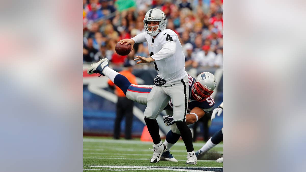 Persaingan Raiders dengan Patriots untuk memburu pengumpan, aturan menyepak bola, dan sekarang diperebutkan dalam persaingan Raiders