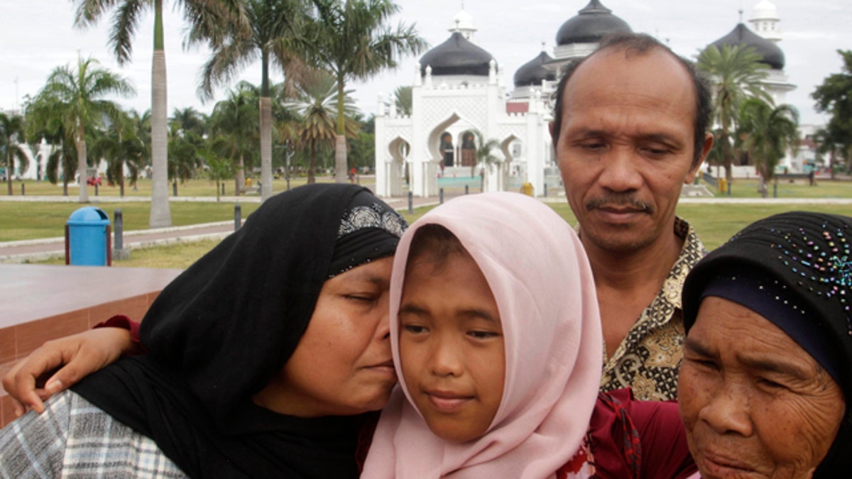 Indonesian Girl Lost In 2004 Tsunami Reunited With Parents A Decade ...