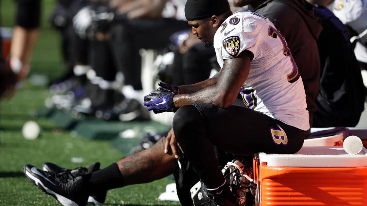 Ravens tidak bisa menghentikan rekor Andy Dalton, turun dari posisi pertama dengan kekalahan 27-24 dari Bengals