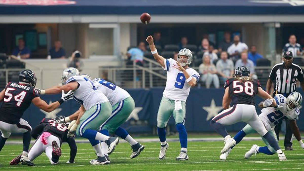 Dallas Cowboys Tony Romo gets set to throw a pass in the 3rd