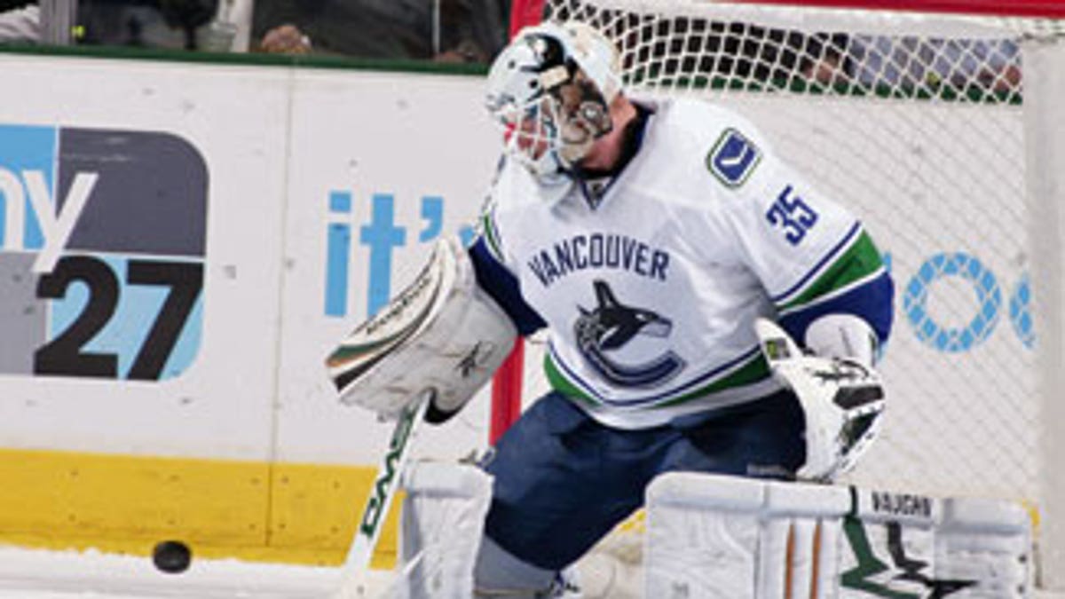 Dunia hoki kejutan vigneault dengan memulai Schneider