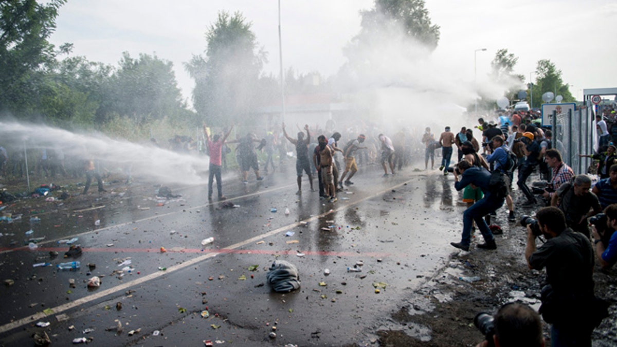 eabd7355-Serbia Migrants