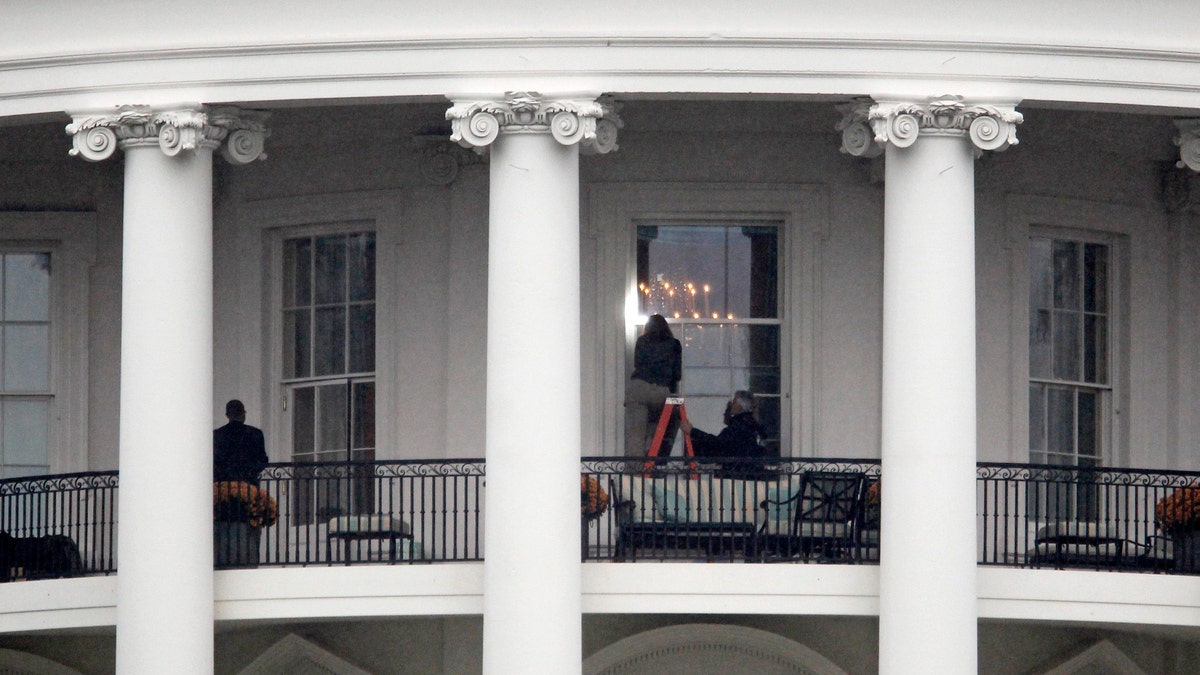 6b5aefbe-Shots Fired White House