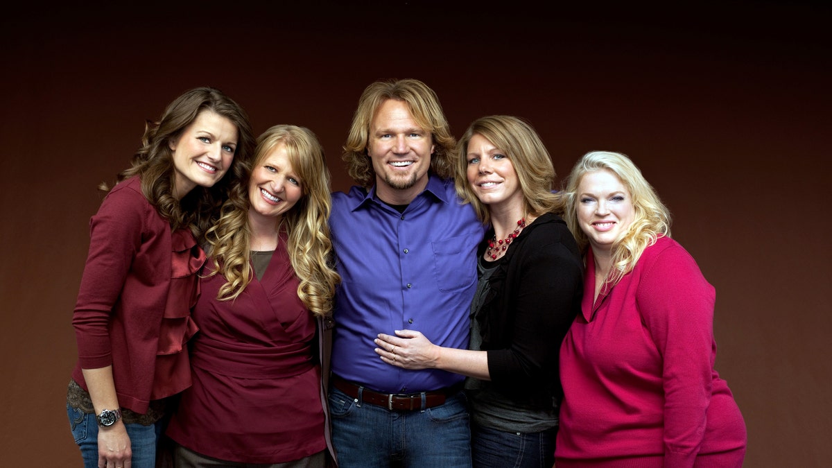  Kody Brown, center, poses with his wives, from left, Robyn, Christine, Meri and Janelle, in a promotional photo for the reality series, 