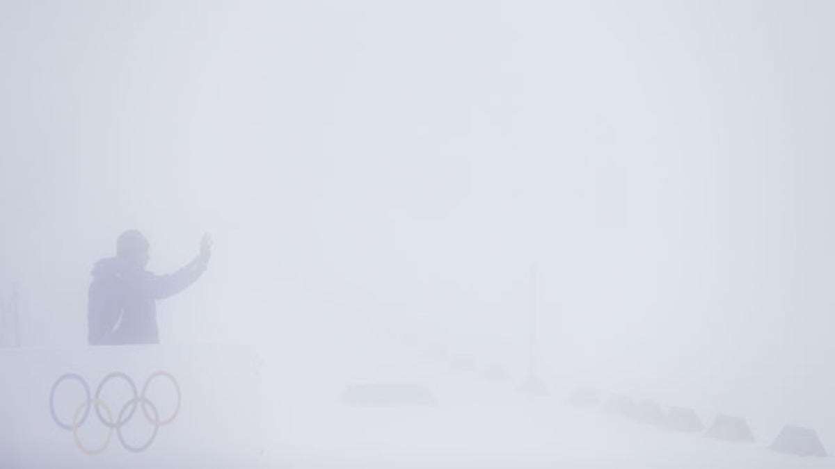 Kabut menunda acara biathlon dan lintas papan seluncur salju di Olimpiade Musim Dingin