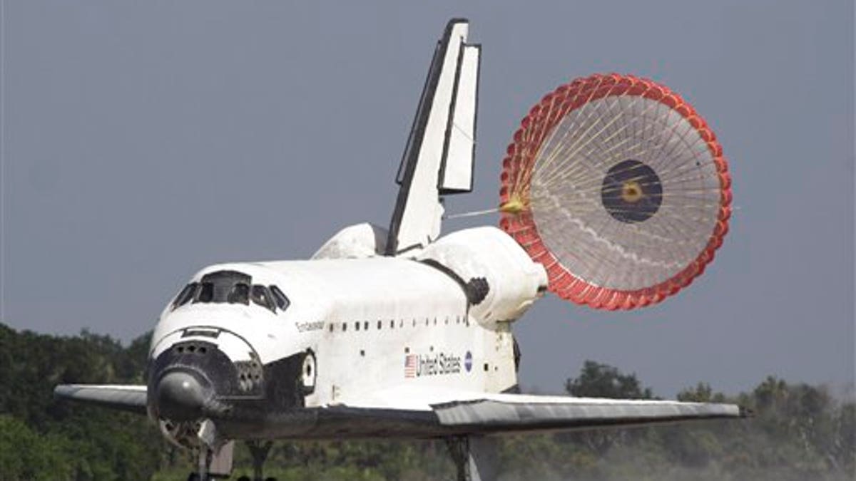 Space Shuttle Endeavour lands at the Kennedy Space Center at Cape Canaveral, Fla. Friday July 31, 2009. Endeavour's seven member crew are returning from a mission to the International Space Station. (AP Photo/Terry Renna, Pool)
