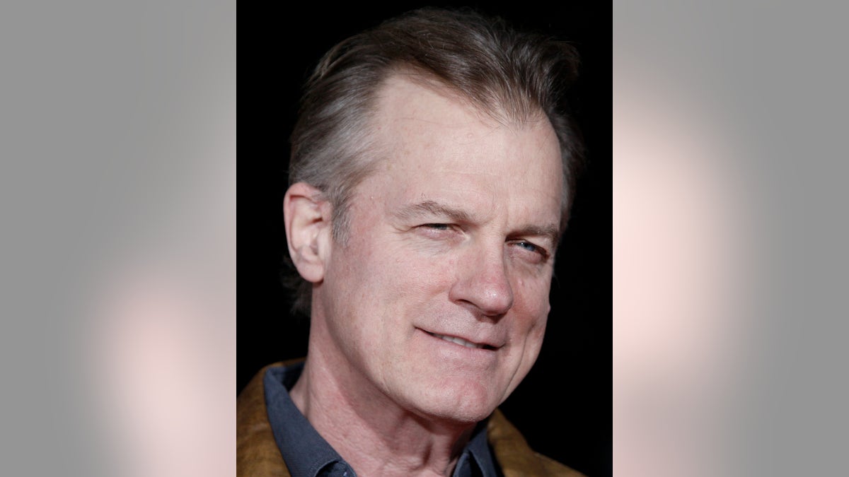 Stephen Collins mengatakan wanita yang lebih tua memperlihatkan dirinya kepadanya ketika dia masih muda