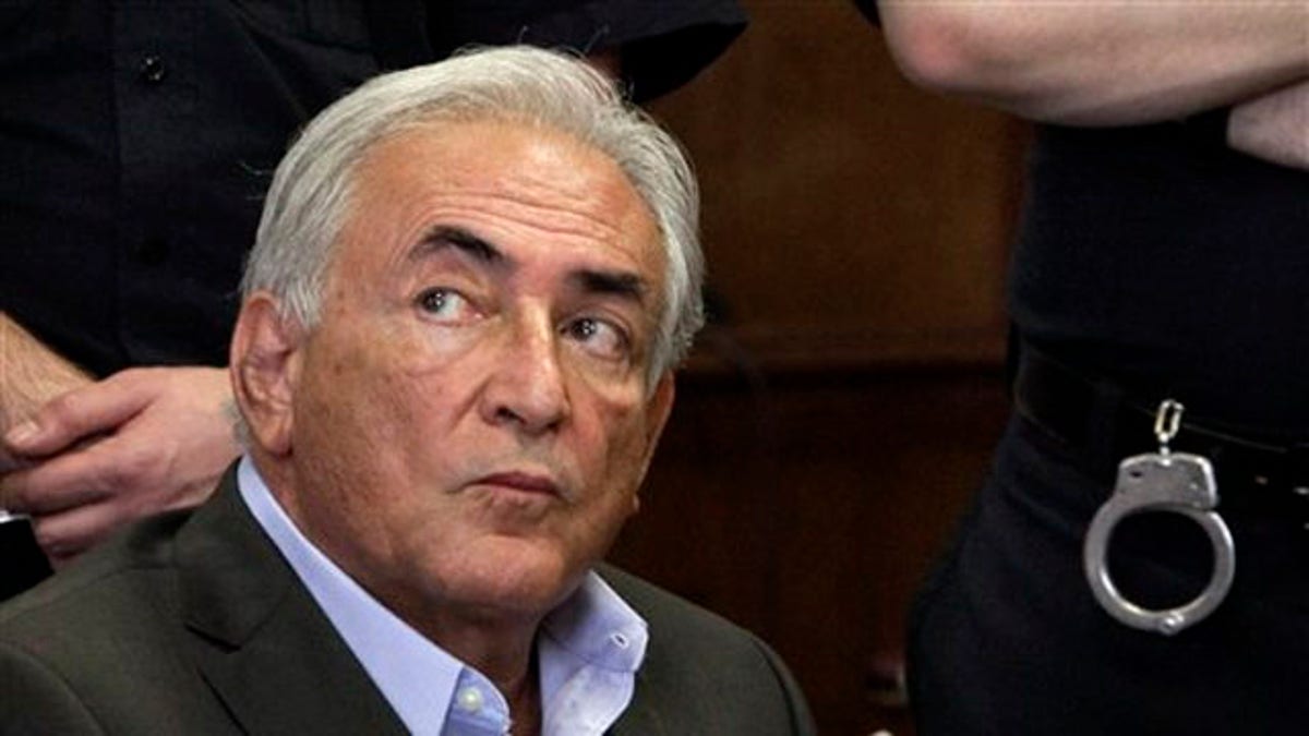 Strauss-Kahn dilaporkan memasuki hotel dengan ‘pacarnya’ sebelum pembantunya ‘Assault’