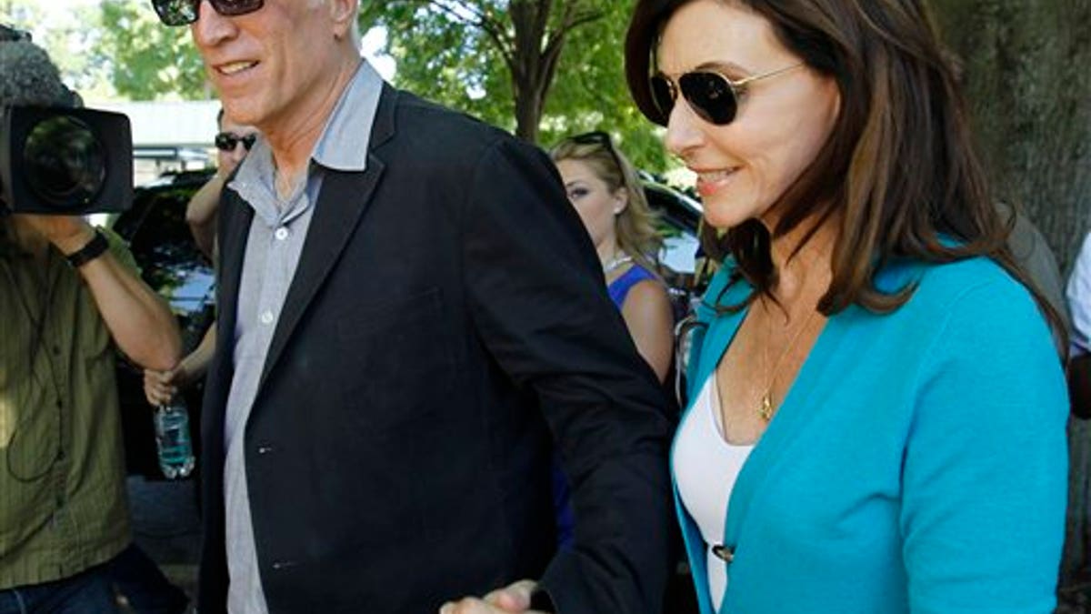 Actor Ted Danson and wife Mary Steenburgen arrive at the Delamater Inn in Rhinebeck, N.Y., on Saturday, July 31, 2010.  Chelsea Clinton and fiance Marc Mezvinsky are expected to be married in Rhinebeck today. (AP Photo/Mike Groll)