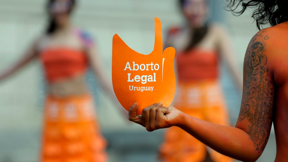 a2120666-Uruguay Abortion