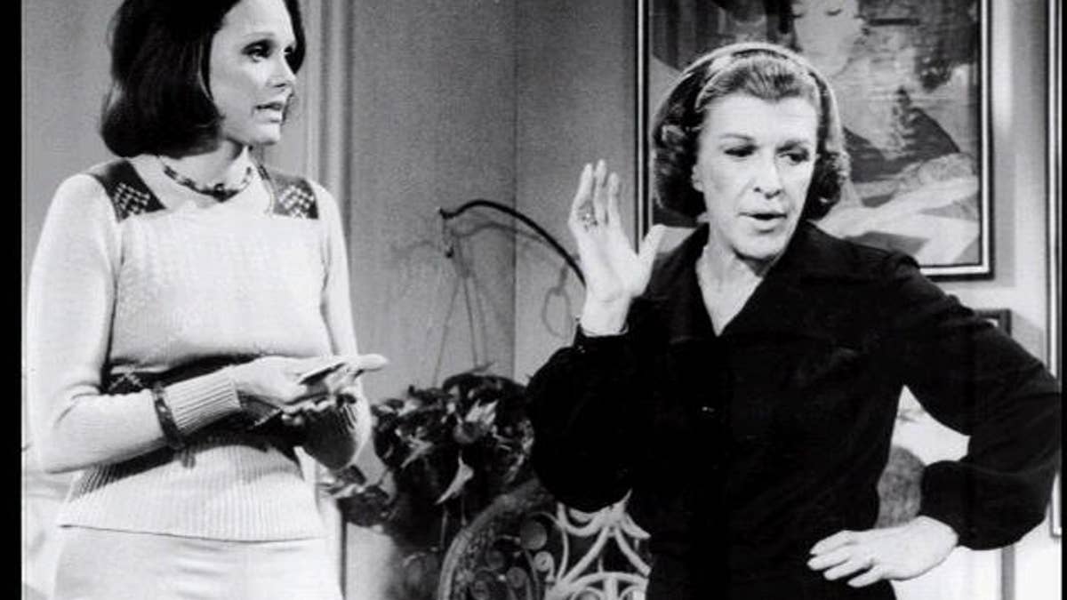 Valerie Harper and Nancy Walker as Rhoda Morgenstern and Mom, scene from TV series 