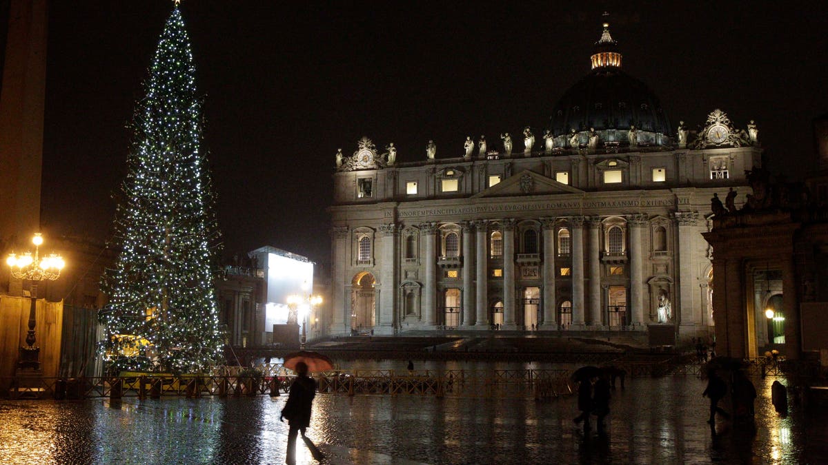 f127fd90-Vatican Christmas Tree