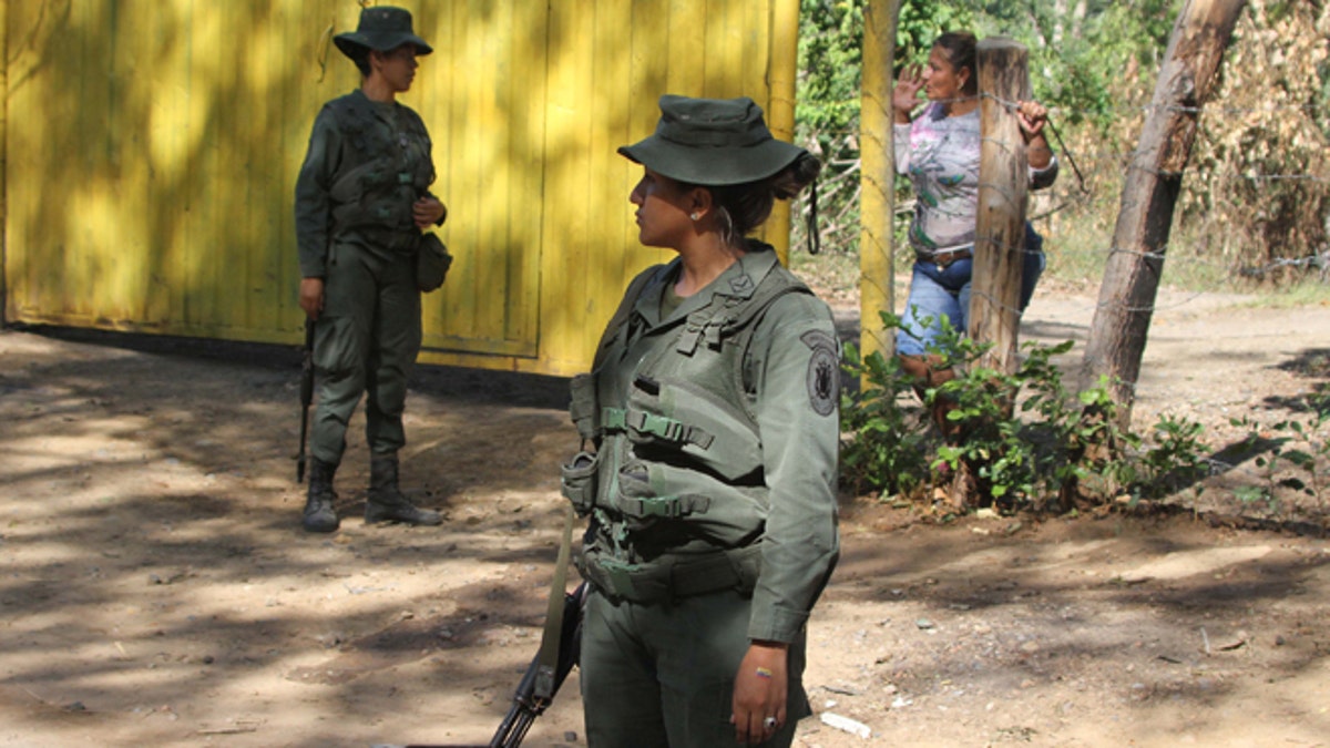 Rakyat Venezuela berunjuk rasa mendukung tindakan keras terhadap migran Kolombia; perbatasan ditutup