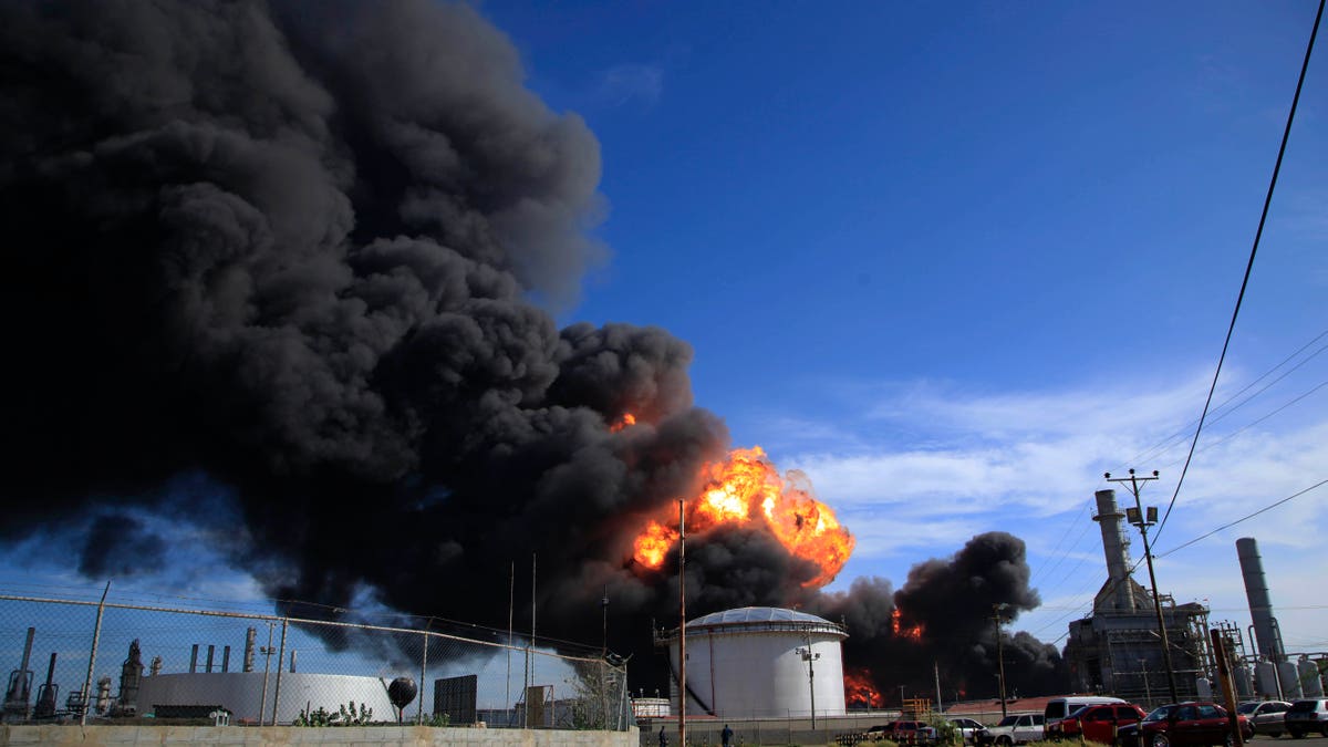 ad8505df-Venezuela Refinery Explosion